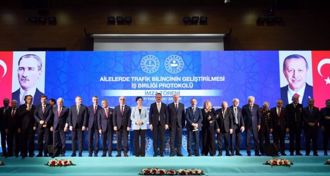 MEB ?LE ???LER? BAKANLI?I ARASINDA "A?LELERDE TRAF?K B?L?NC?N?N GEL??T?R?LMES? ?? B?RL??? PROTOKOL" ?MZALANDI