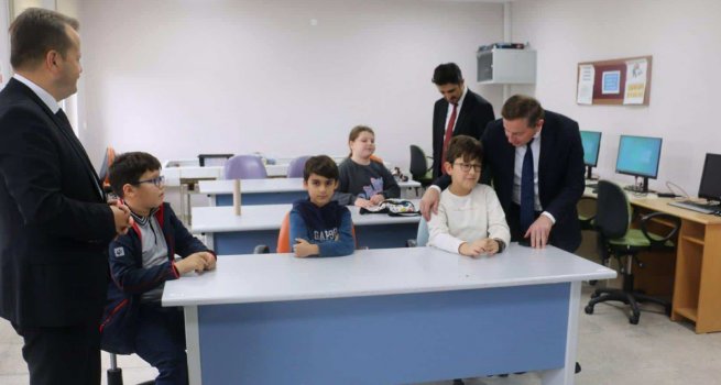 MEB ULUSAL PS?KOSOSYAL DESTEK EK?B?, BARTIN'DA A?LELERE DESTE??N? SRDRYOR