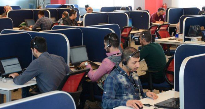 MEB?M, VEL? VE ?RENC?LER?N ?RETMENLERE TE?EKKR MESAJLARINI ?LETMEK ??N YO?UN MESA?DE