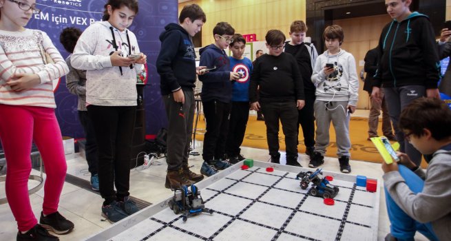 MEB'?N ?K? YILIN ARDINDAN ULUSAL APTA ?LK SOSYAL ETK?NL??? ROBOT YARI?MASI OLACAK