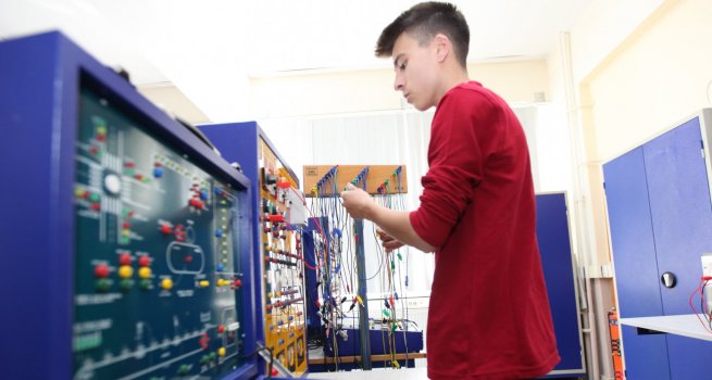 MESLEK L?SELER?, 678 M?LYON L?RAYLA 11 AYDA 2020 GEL?R?N? Y�ZDE 34 A?TI