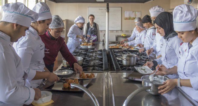 MESLEK L?SELER?NDEN LKE EKONOM?S?NE 1 M?LYAR 650 M?LYONU A?KIN KATKI