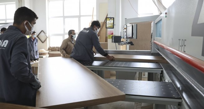 MESLEK L?SEL?LER, MEZUN OLMADAN MOB?LYA SEKT�R�N�N ARANAN ELEMANI OLUYOR