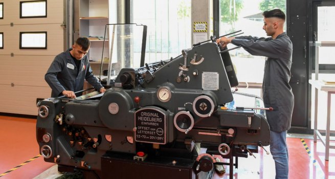 MESLEK? E??T?M MERKEZLER?NDE ?RENC? SAYISI 1 M?LYON 376 B?NE ULA?TI