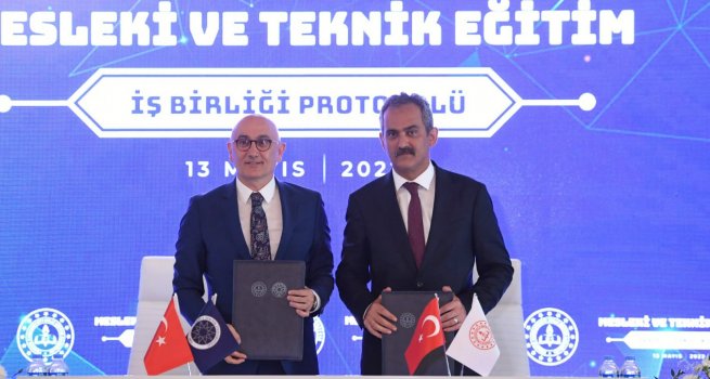 MESLEK? E??T?MDE YILDIZ TEKN?K �N?VERS?TES? ?LE ?? B?RL??? ?�?N ?MZALAR ATILDI