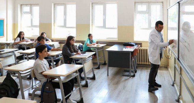 MFREDATTAK? KAZANIMLARIN ETK?N ?RET?M? ??N ?RETMENLERE BA?UCU K?TABI