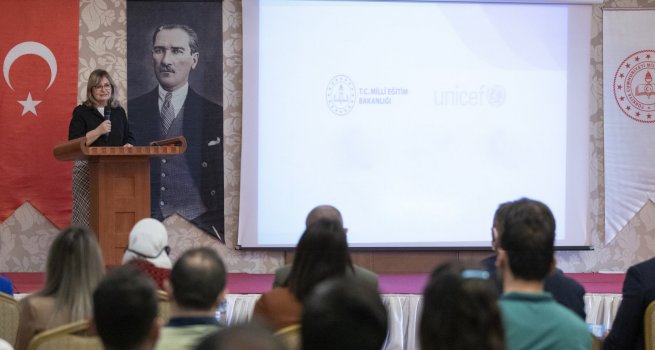 ?RENC?LER?N SOSYAL VE DUYGUSAL BECER?LER?N?N DE?ERLEND?R?LMES? ALI?TAYI