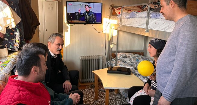 ?RENC?LER?N TRT EBA'YI TAK?P ETMES? ??N AFET BLGES?NDEK? KONTEYNERLARA 4.500 TELEV?ZYON KURULDU