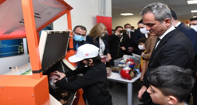 Okullar?n enerji ihtiyac? iin 2 dev gne? tarlas? kuruyoruz