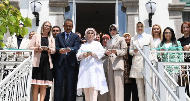 OLGUNLA?MA ENST?T�LER? "?ZM?R K�LT�R SANAT MERKEZ?" KAPILARINI A�TI