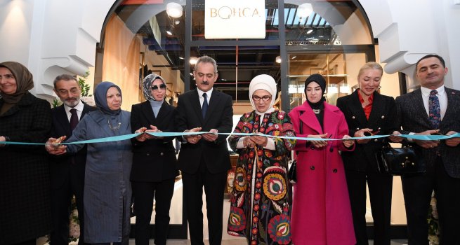 OLGUNLA?MA ENST?TLER?N?N MARKASI "BOHA"NIN GALATAPORT MA?AZASI, EM?NE ERDO?AN VE BAKAN ZER'?N KATILDI?I TRENLE AILDI