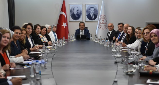 OLGUNLA?MA ENST?T�LER?N?N �RET?M KAPAS?TES? G?DEREK ARTIYOR