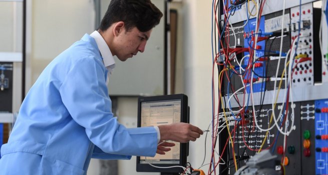 ZEL MESLEK? VE TEKN?K ANADOLU L?SES? ?RENC?LER?NE VER?LEN DESTEK TUTARLARI ARTIRILDI