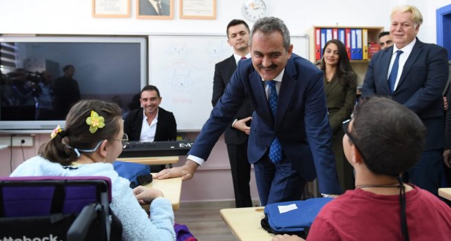 ZEL ?RENC?LERE YNEL?K B?REYSELLE?T?R?LM?? E??T?M PROGRAMI KILAVUZU YAYIMLANDI