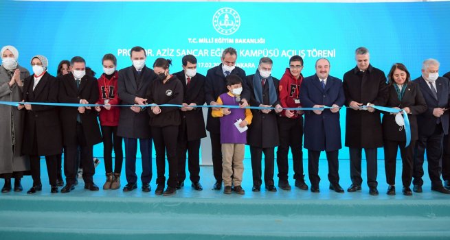 PROF. DR. AZ?Z SANCAR E??T?M KAMPS'NN AILI?I YAPILDI