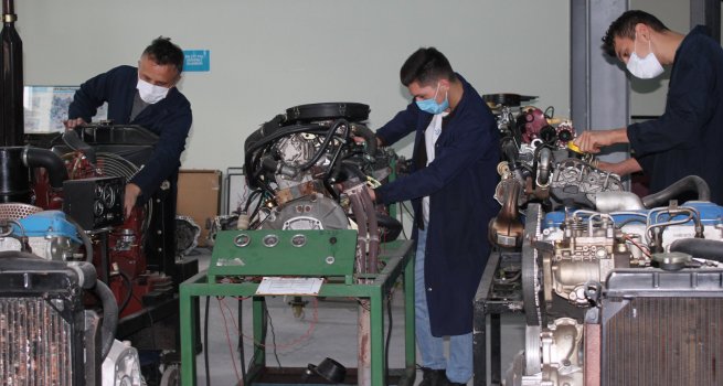 "GELECEK MESLEK? E??T?MDE"