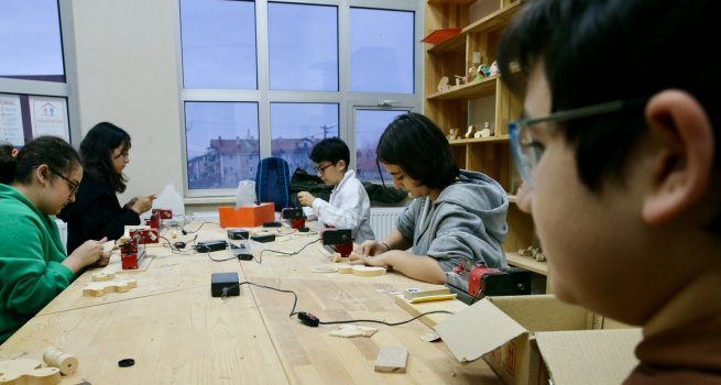 "ZEL YETENEKL?" ?RENC?LER OYUNCAKLARINI AH?APTAN KEND?LER? TASARLIYOR