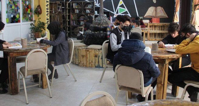 "SIFIR ATIK" VE "K�T�PHANES?Z OKUL KALMAYACAK" PROJELER? BU K�T�PHANEDE HAYAT BULDU