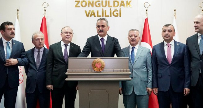 "YEN? E??T?M ?RET?M YILINI, OKULLARIN TM ?HT?YALARINI KAR?ILAYARAK BA?LATMANIN BYK MUTLULU?U ??NDEY?Z"