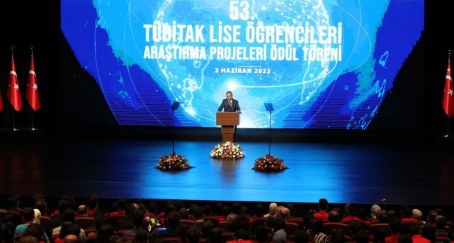 T�B?TAK L?SE �?RENC?LER? ARA?TIRMA PROJELER? YARI?MASI'NIN KAZANANLARI, �D�LLER?N? CUMHURBA?KANI ERDO?AN'IN EL?NDEN ALDI