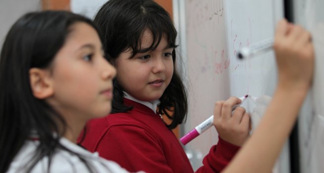 TÜRKÇE VE YABANCI D?L E??T?M?N? YEN?DEN ?EK?LLEND?RECEK ÇALI?MALARA HIZ VER?LD?