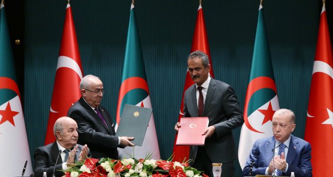 T�RK?YE ?LE CEZAY?R ARASINDA E??T?M ALANINDA ?? B?RL???