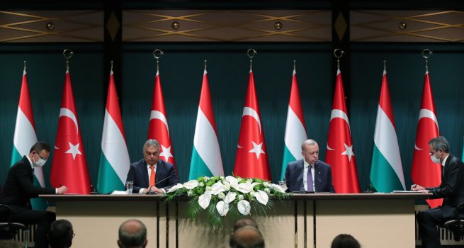 T�RK?YE ?LE MACAR?STAN ARASINDA E??T?M ALANINDA ?? B?RL??? PROTOKOL� ?MZALANDI