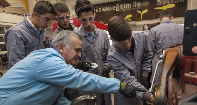 YILIN ?LK DOKUZ AYINDA MESLEK L?SELER?, LKE EKONOM?S?NE 1 M?LYAR 362 M?LYONU A?KIN KATKI SA?LADI